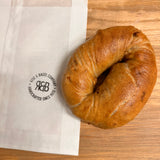 6 PACK APPLE CINNAMON BAGELS – FRUIT-FORWARD. SOFT AND SWEET. JUST RIGHT.