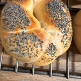 6 PACK POPPY SEED BAGELS – TINY SEEDS. BIG FLAVOUR.